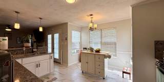 Beutifully updated 4 bed 2.5 bath home with large yard! Gallery 8