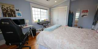 Brighton Oversized 4 Bed / 3 Bath – 2,800 SF – In-Unit Laundry – 6/1 Gallery 1