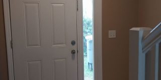 Cute townhome with 3 bd / 2.5 Bath Gallery 4