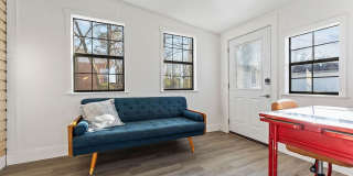 407 NW H Street Gallery 24