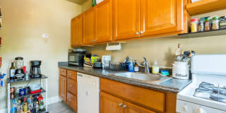 NW Rowhouse Near Georgetown University & Hospital Available Early August Gallery 11