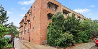 Bright Updated 2-Bed Condo with Vintage Charm Near Wash Park & Cherry Creek Gallery 3