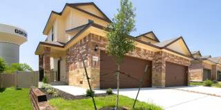 AVAILABLE NOW! GORGEOUS 3 BEDROOM DUPLEX LOCATED IN BUDA, TEXAS! Gallery 1