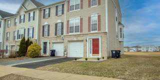 Great Views Overlooking the Golf Course - Large 3 Bedroom End unit TownHouse Gallery 1