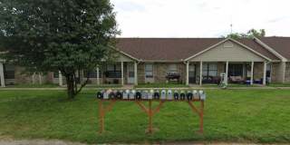 Ground Level 1 Bedroom Apartment w/ Washer/Dryer Connections Gallery 1
