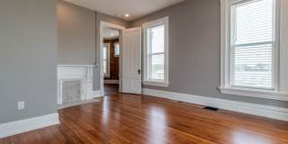 305 Main St Gallery 29