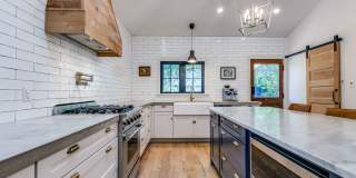 GORGEOUS BEACON HILL BUNGALOW Gallery 12