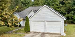 Spacious 3 Bed/2 Bath Ranch in on Quiet Well Kept Street!! Gallery 1