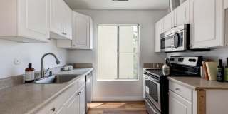 Beautiful 1 bed 3rd floor (top) condo in lakeside community in Culver City Gallery 7