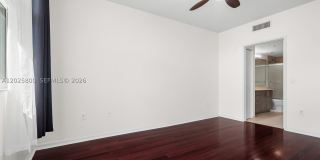 2421 NE 65th St Gallery 10