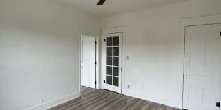 3220 Washington Avenue Gallery 7