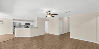 Spacious 4BR House in Runaway Bay Gallery 1