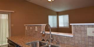 Townhome - 2 bedrooms, 1 bathroom & 1 car garage - NO A/C! NO PETS ALLOWED! Gallery 8