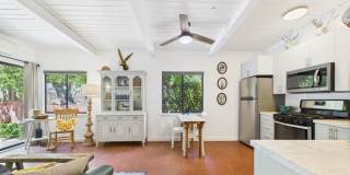 Fully Furnished 1 Bedroom Condo Gallery 3