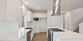 4 bedroom home in desirable neighborhood Gallery 12