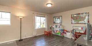 Mt. Rainier View Home on Cul-De-Sac with 3-Car Garage & A/C Gallery 18