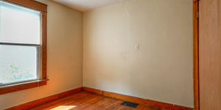 Great 3 Bedroom, 2 Bath - Just Off 17th St! *2027* Gallery 17