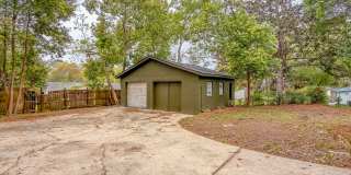 RENOVATED 4/2 in Walkable Location, Stainless Steel Appliances, & Garage/Workshop! Available NOW for $1850/month! Gallery 38