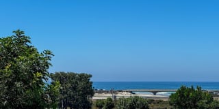 Luxurious Coastal Living: Fully Remodeled 3-Bed, 3.5-Bath with Ocean Views in Sea Point Gallery 35