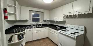 Gorgeous 2 Bedroom Home Available Early July - Great Location! Gallery 7