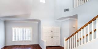 Spacious 6 Bedroom Home With Huge Backyard! Gallery 1