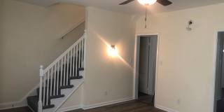 Beautiful Renovated 3BR/2BTH Brick Townhome Gallery 14
