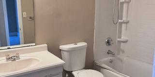 3-bedroom Close to South Elm Street Gallery 9