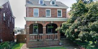 Spacious 4-level detached home Gallery 1
