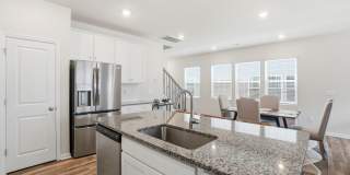 Luxury End-Unit Townhome in Desirable Chateau Community Gallery 14