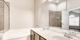 4-BEDROOM HOME IN LAKESIDE Gallery 16