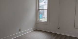 1/2 OFF MOVE IN AMOUNT! 1/2 OFF SECURITY! 2 Bed 1 Bath Home Gallery 12