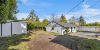 Newly Remodeled and Spacious 3 bedroom 1 bath Rambler Gallery 11