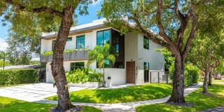 1875 NE 193rd St Gallery 1