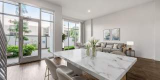 Essence Essence Gallery 53