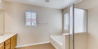 Beautiful 3 bedroom, 2.5 bath 2 story home! Gallery 18