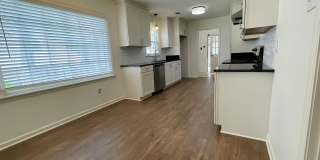 2420 STRATFIELD Dr Gallery 31