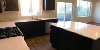 4Bd/2.5 Ba Two Story Home - Available to View! Gallery 8