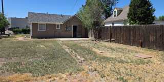 SPACIOUS, BRIGHT 2 BEDROOM - LARGE YARD Gallery 7