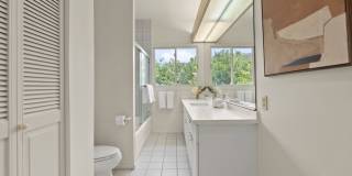 Paradise Beach Estate: Beachfront 6BR w/ Pool, Guest Suite & Pickleball Gallery 26