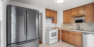 Comfortable Living in a Convenient Location – Charming 3BR 1BA Home at 2403 W Everett Gallery 4