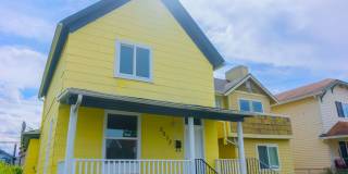 Spacious 3 bedroom / 2 bathroom single family home available in Tacoma! Gallery 1