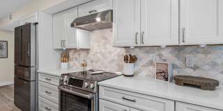 ***Ask about the TWO WEEKS FREE**LUXURY STUNNING REMODELED FURNISHED 3 BEDROOM\2 BATH CONDO FOR RENT IN HIGHLY-DESIRED PARK SHORE NAPLES ** Gallery 12