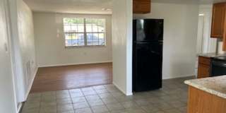 Well maintained 2/1 in a quiet neighborhood Gallery 13