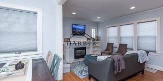 Updated Craftsman Living: 2BR/2BA + Den in NW Rochester Gallery 9