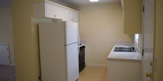 2 Bedroom 1.5 Townhouse w/ Included Utilities Gallery 1