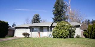 *** 3 Bedroom Woodburn home available now *** Gallery 1