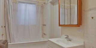 5121 S. Kenwood, LLC Gallery 21