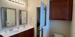 Room in 3 Bedroom Home at Nottingham Loop Gallery 11