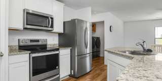 NOW AVAILABLE - 3/2 with 2 Car Garage in Mirror Lakes! Gallery 16