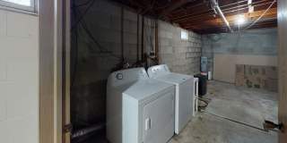 Great Duplex on Campus Gallery 13